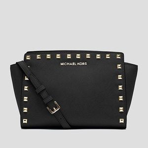 🖤MICHAEL KORS gold studded cross body purse 🖤
